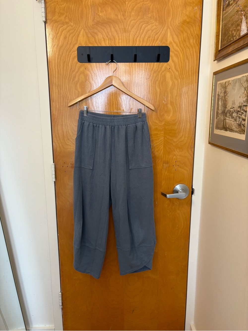 Amazon Fashion blue cropped sweatpants